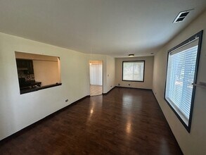 2736 Prairieview Ln S in Aurora, IL - Building Photo - Building Photo