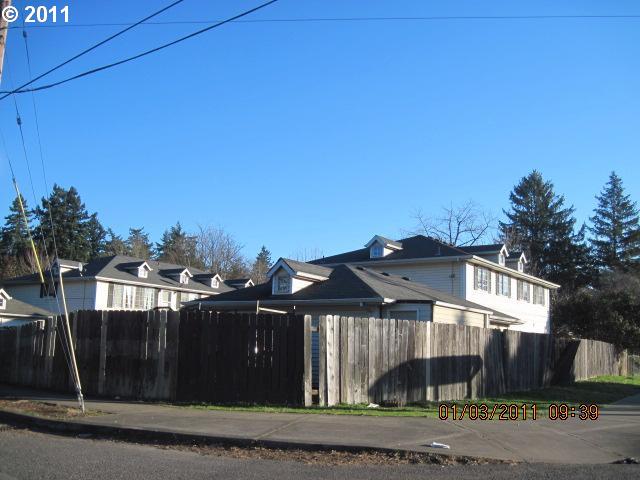 3402-3418 SE 129th Ave in Portland, OR - Foto de edificio - Building Photo