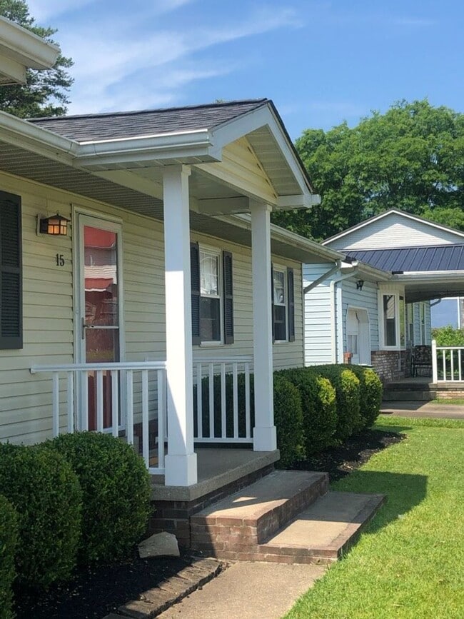 15 Lafayette Cir in Hurricane, WV - Building Photo - Building Photo