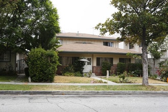 122 N Cedar St in Glendale, CA - Building Photo - Building Photo