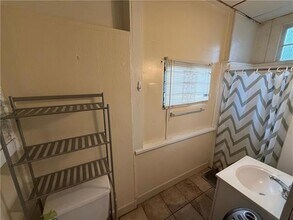 5819 Clara St in New Orleans, LA - Foto de edificio - Building Photo