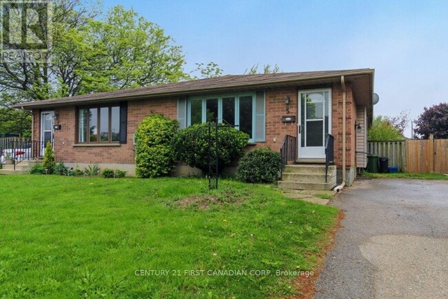 property at 5 Golding Pl
