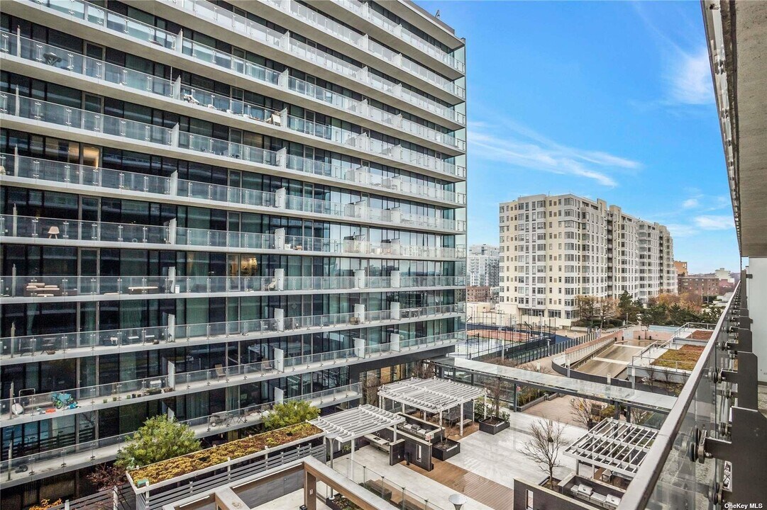 131-03 40th Rd in Queens, NY - Building Photo