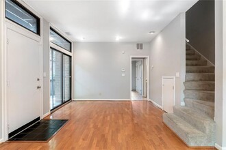 648 Cleburne Terrace NE in Atlanta, GA - Foto de edificio - Building Photo