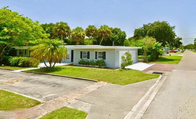 2311 FL-608 (West) in Fort Pierce, FL - Foto de edificio