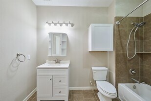 12635 Lakeshore Dr in Montgomery, TX - Building Photo