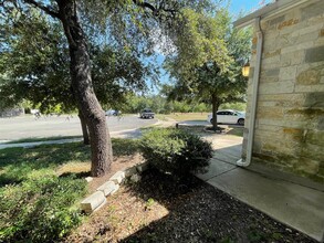 1205 Central Park Ct in Austin, TX - Foto de edificio - Building Photo