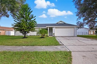 205 Red Maple Dr in Kissimmee, FL - Building Photo