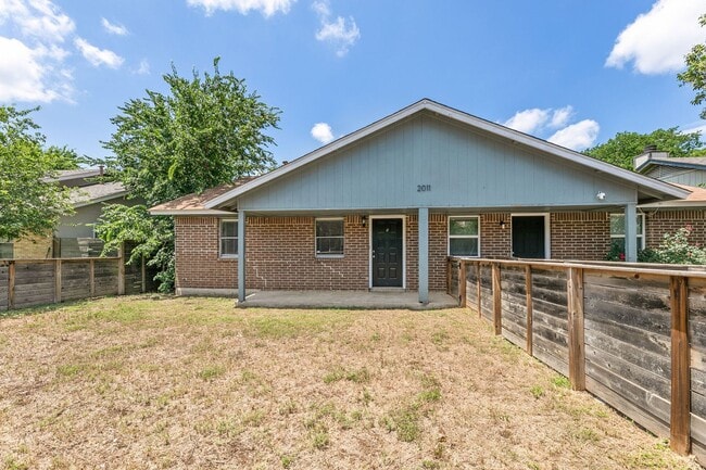 property at 2011 E Stassney Ln