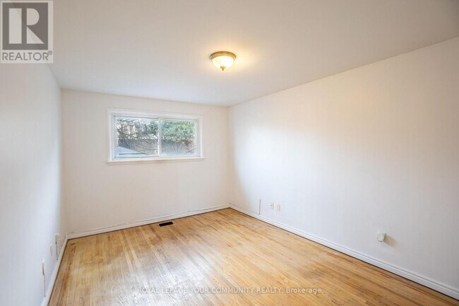 32 Marbury Crescent in Toronto, ON - Building Photo - Building Photo