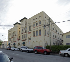 Barcelona Apartments in Miami, FL - Foto de edificio - Building Photo