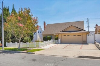 23732 Cavanaugh Rd in Lake Forest, CA - Building Photo - Building Photo