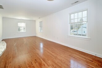 468 Main St in New Canaan, CT - Building Photo - Building Photo