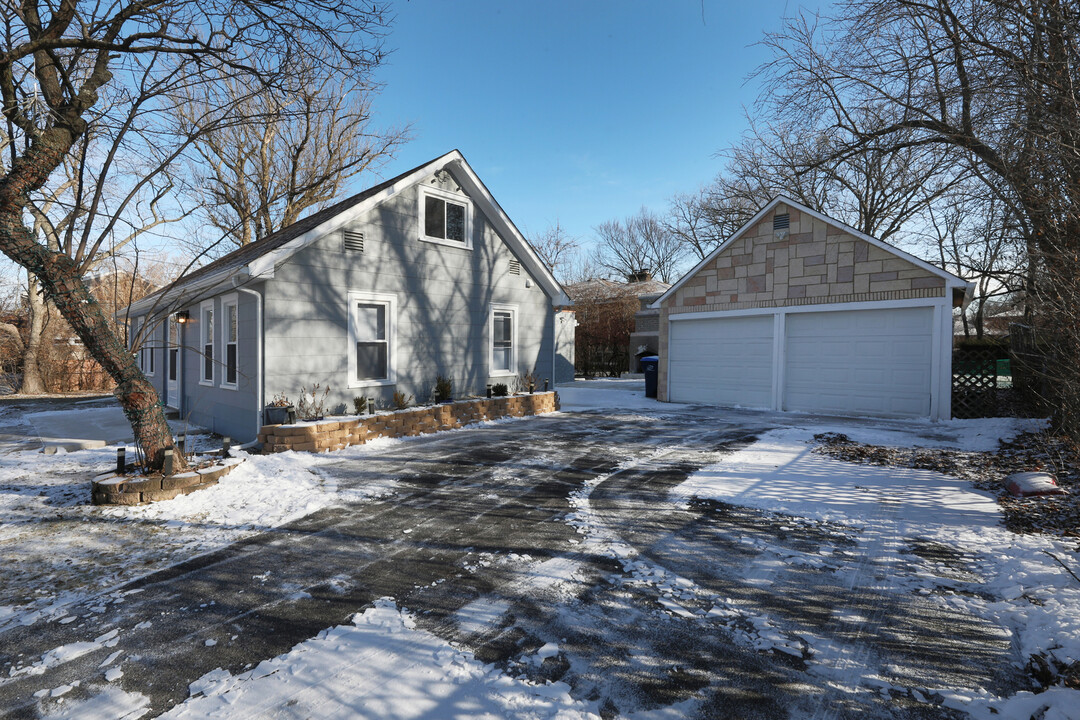 2015 Greenview Rd in Northbrook, IL - Building Photo