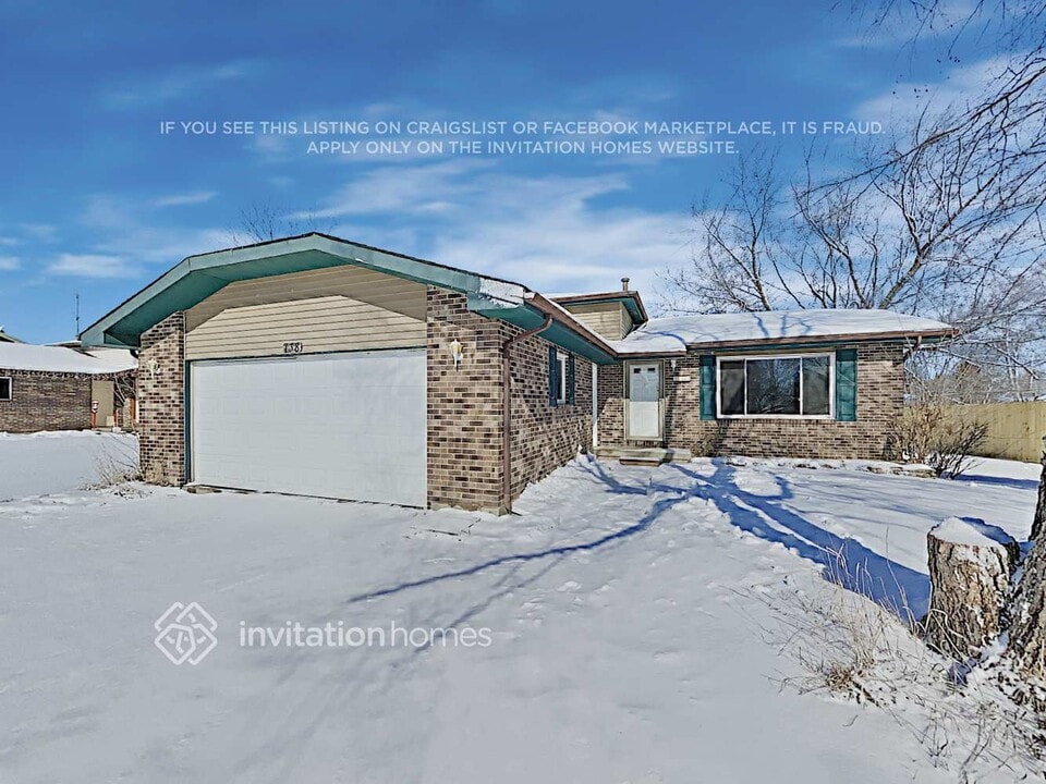 138 Kevin Ln in Oswego, IL - Building Photo