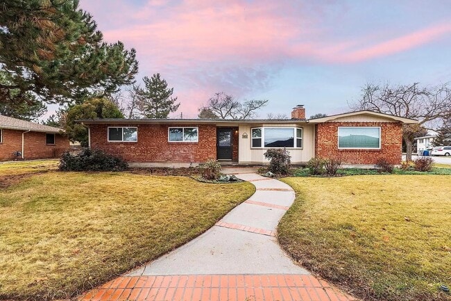 property at 3411 W Hillcrest Dr