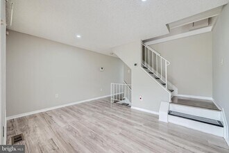 243 N Gilmor St in Baltimore, MD - Foto de edificio - Building Photo