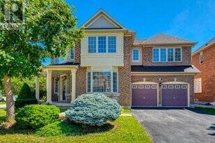 2196 Highcliffe Way in Oakville, ON - Building Photo