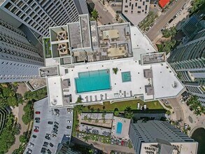 218 SE 14th St, Unit 1203 in Miami, FL - Building Photo - Building Photo