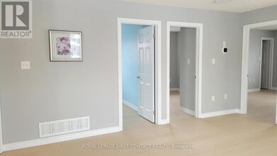 82 Shalom Way in Barrie, ON - Building Photo - Building Photo