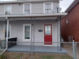 6 W 1st St in Cumberland, MD - Building Photo
