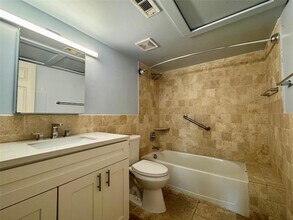 124 NE 19th Ct, Unit 102B in Wilton Manors, FL - Building Photo - Building Photo