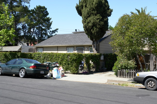 517 Cedar St in Redwood City, CA - Building Photo - Building Photo