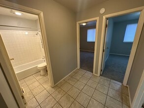 London Aire in Parkersburg, WV - Building Photo - Interior Photo