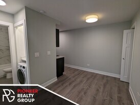 503 W Barry Ave, Unit 445-331 in Chicago, IL - Building Photo