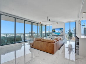 100 E Las Olas Blvd in Fort Lauderdale, FL - Building Photo - Building Photo