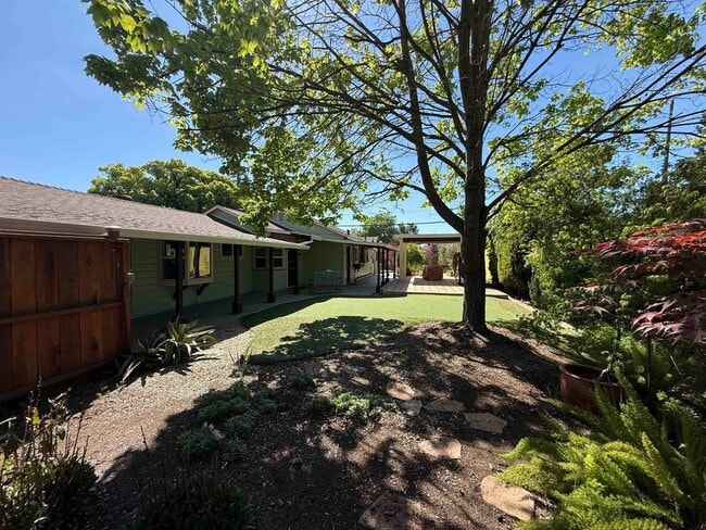 property at 1812 Wentworth Ave