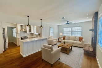 1802 Orange Ave in Costa Mesa, CA - Building Photo - Building Photo