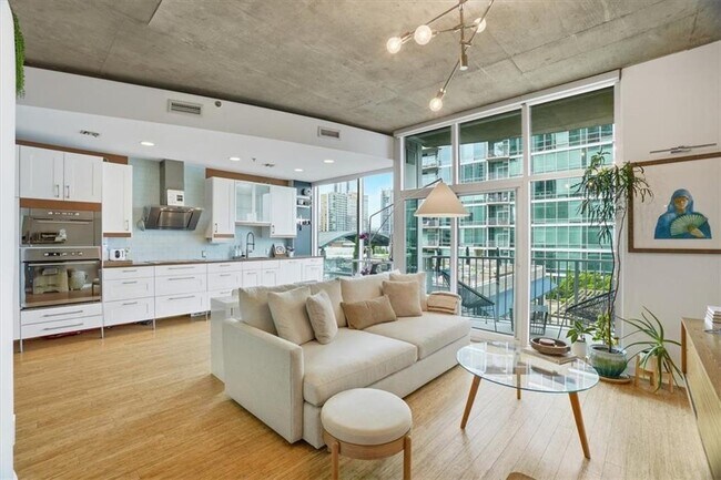 property at 923 Peachtree St NE