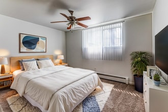 Somerset Manor East Apartments in Sterling Heights, MI - Foto de edificio - Building Photo