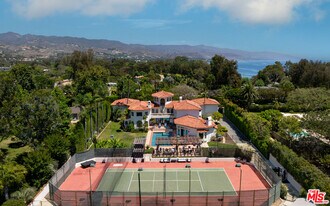 28820 Grayfox St in Malibu, CA - Building Photo