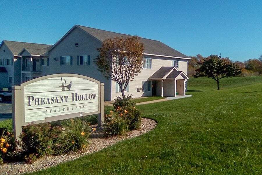 Pheasant Hollow Apartments in Grundy Center, IA - Foto de edificio