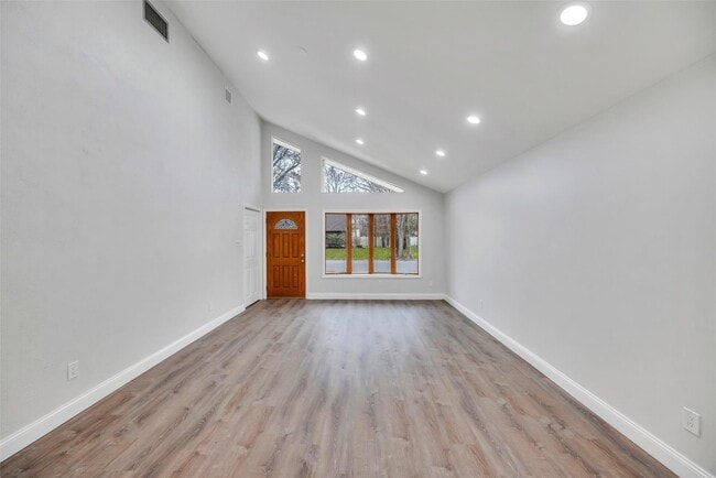 145 Sequoia Dr in Coram, NY - Building Photo - Building Photo