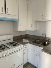 Summer Breeze Apartments in North Hills, CA - Building Photo - Building Photo