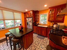 1520 W North St, Unit Yellow House in Kalamazoo, MI - Building Photo