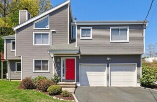 46 Fairway Green in Fairfield, CT - Building Photo