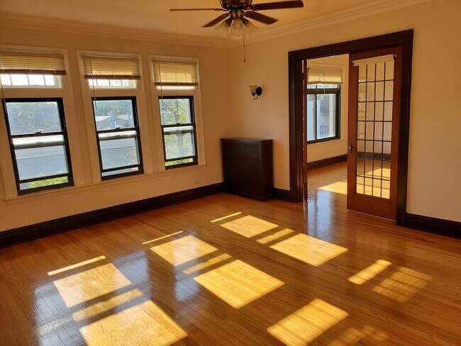 2352 N Spaulding Ave in Chicago, IL - Building Photo - Building Photo