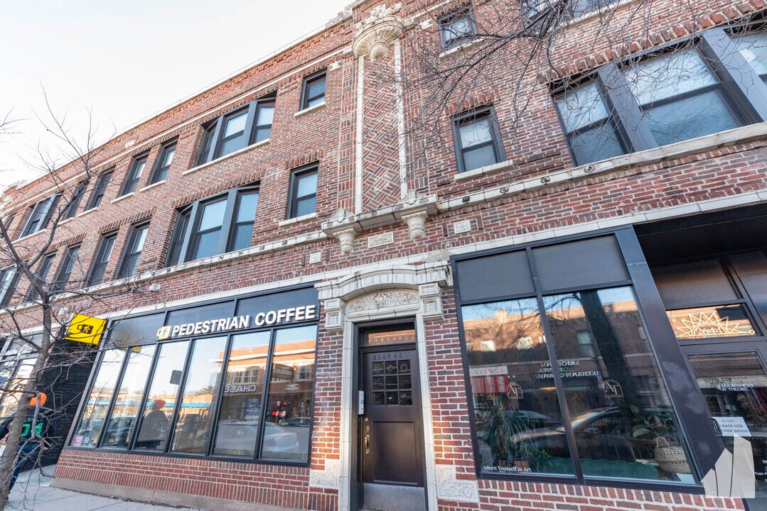 2648 N Milwaukee Ave, Unit 3 in Chicago, IL - Foto de edificio