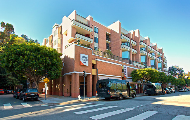 101 Lombard St in San Francisco, CA - Building Photo - Building Photo