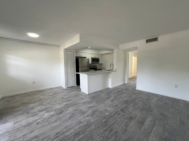 4507 3rd Street Cir W