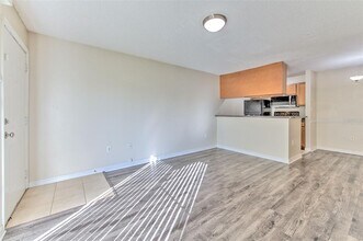 308 Lake Parsons Green in Brandon, FL - Building Photo - Building Photo