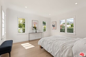 543 N La Jolla Ave in Los Angeles, CA - Building Photo - Building Photo