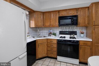 19 Danielle Ct in Lawrence Township, NJ - Building Photo - Building Photo