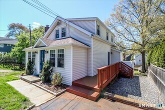 25 Maplewood Ave in Westport, CT - Building Photo - Building Photo