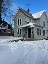 253 S Greenwich St in Valparaiso, IN - Building Photo