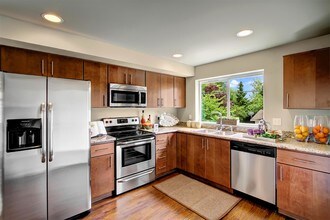 20005 Poplar Way in Lynnwood, WA - Building Photo - Building Photo